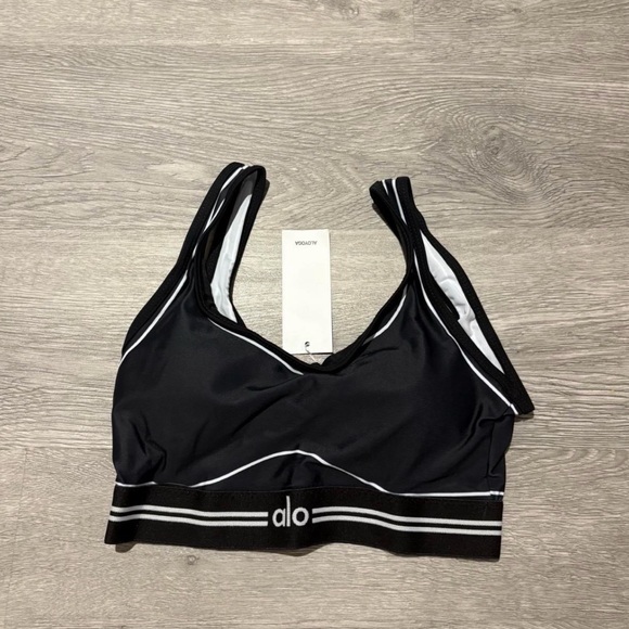 Alo Yoga Black and White Sports Bra and Leggings Set - Picture 2 of 4